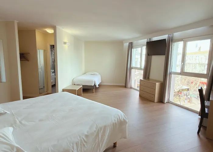 De L'etoile 3*