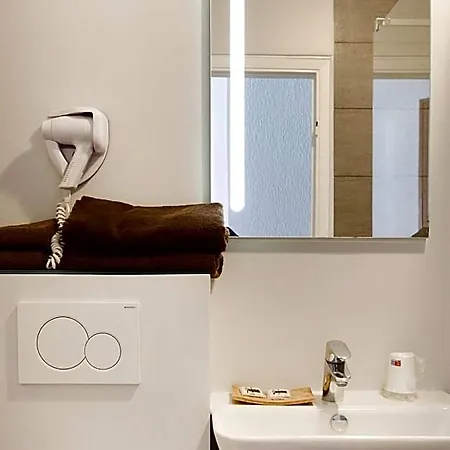 Otel De L'etoile 3*